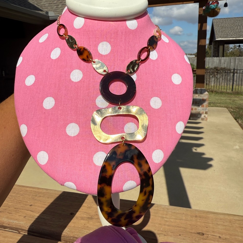NWT! nOir Jewelry Tortoiseshell and Gold Long Pendant Necklace Earrings Set